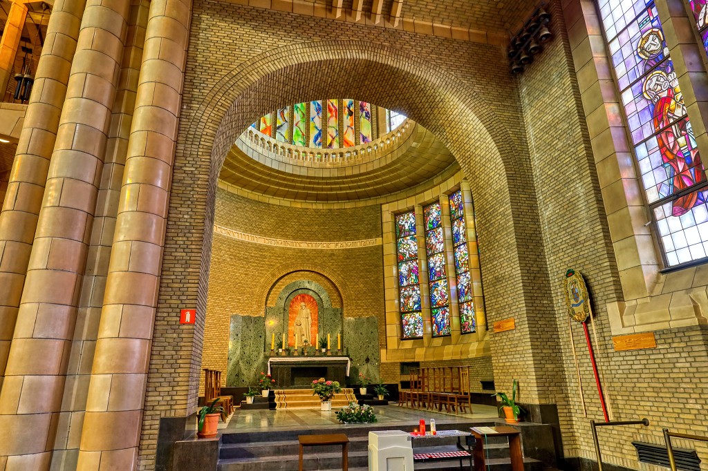 HDR Abbaye Basilique Koekelberg kerk eglise kerkfotografie religie religion bedevaart rooms katholiek kathedraal pelgrimage cathedrale klooster basiliek